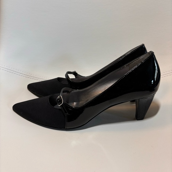 NWT Tahari Black Kitten Heels - Picture 1 of 6